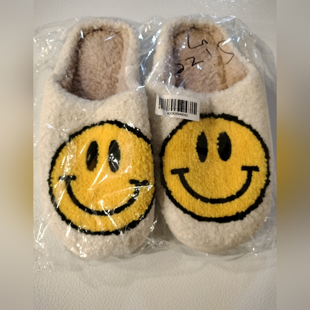 Cozy Smiley Face Slippers - Cream and Yellow